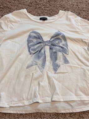 Dry Goods White Short Sleeve Tee with Light Blue Bow Graphic size XL